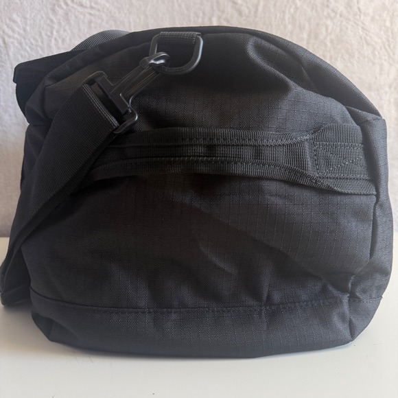 DAKINE PACKABLE EQ Duffel 35L Black Travel Gym CarryOn Shoulder Bag New W/TAGS - Picture 6 of 16